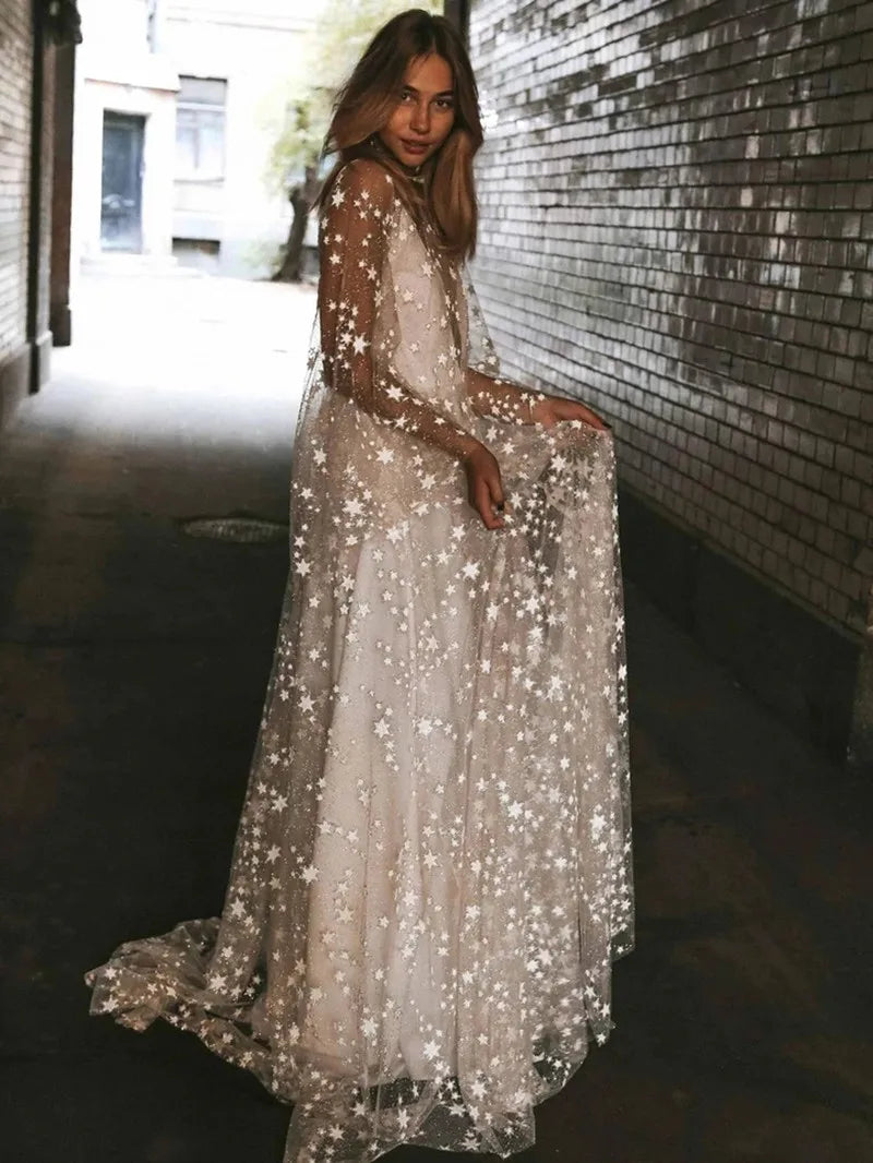 Vestido de Novia Bohemio con Detalles de Encaje y Estrellas Brillantes