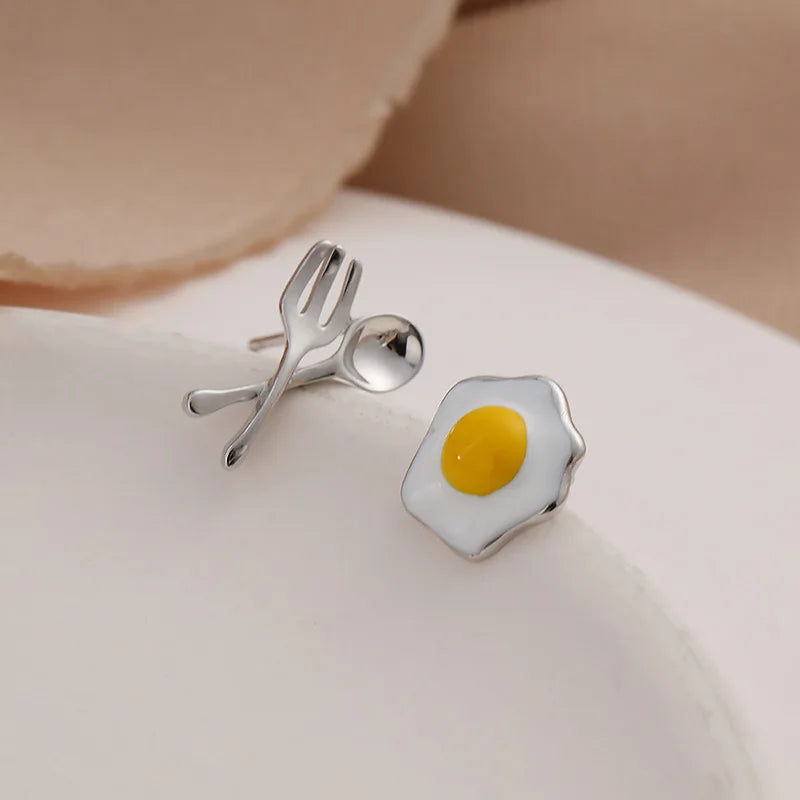 Pendientes Asimétricos Egg: Originalidad y Elegancia 🍳🔪