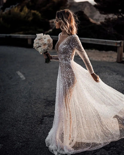 Vestido de Novia Brillante Bohemio con Escote en V y Detalle de Lentejuelas 🌟