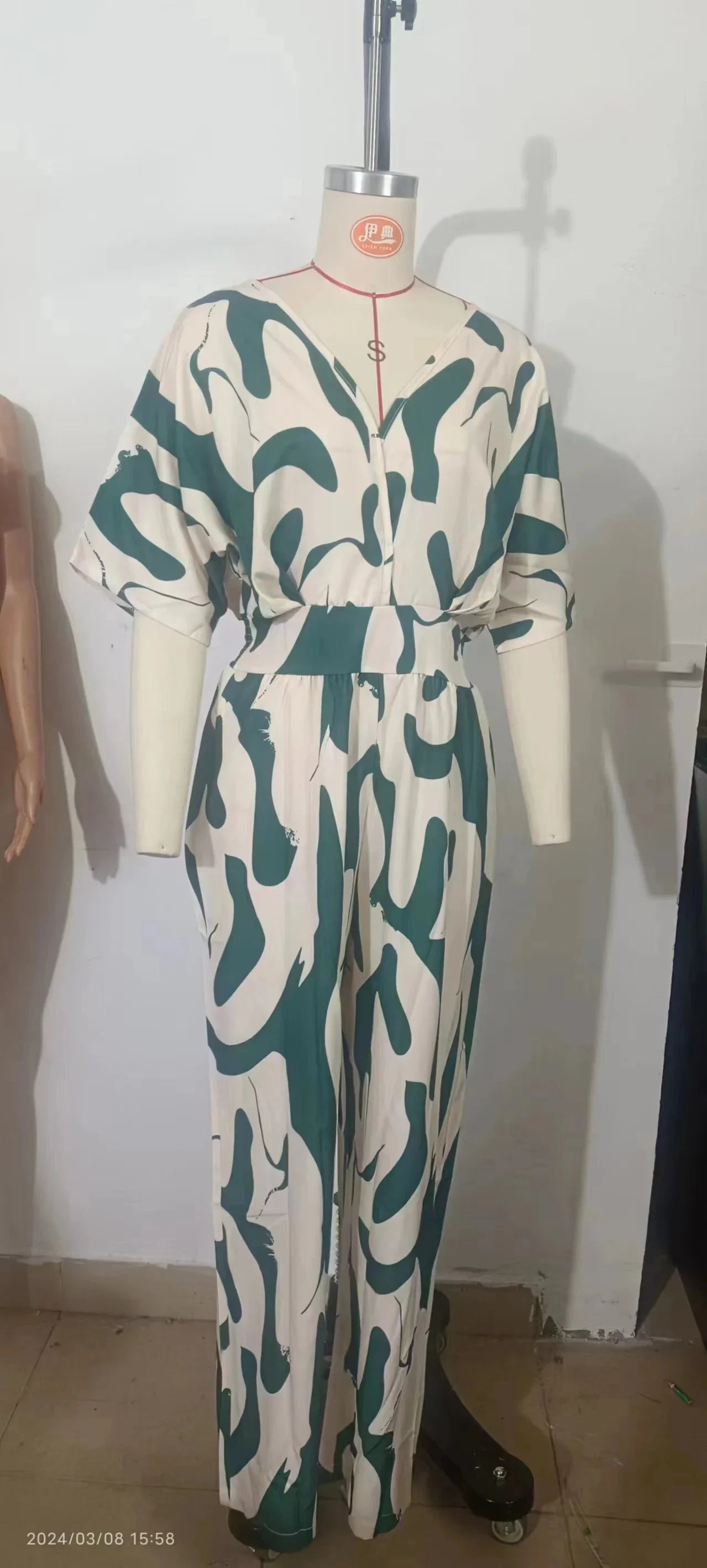 Jumpsuit Pierna Ancha Mujer 2023 | Elegancia Infinita y Comodidad Royal