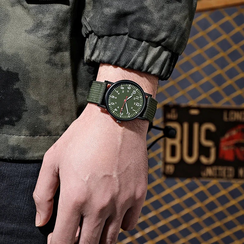 Reloj Militar MOONBIFFY: Estilo, Funcionalidad y Resistencia al Agua 🌟