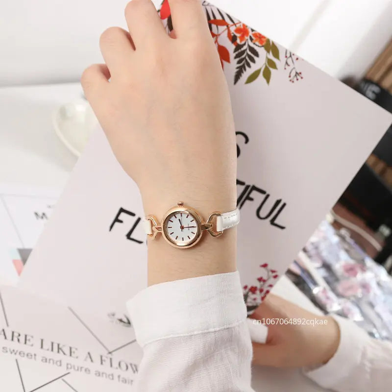 Reloj Redondo Pequeño para Mujer de MOONBIFFY - Elegancia Diaria