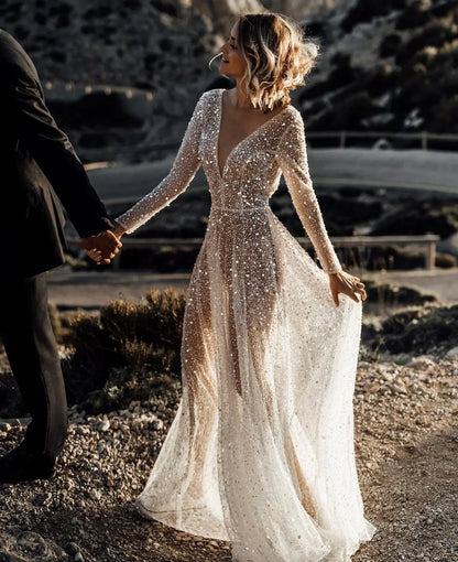 Vestido de Novia Brillante Bohemio con Escote en V y Detalle de Lentejuelas 🌟