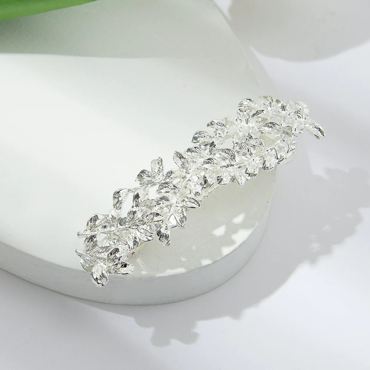 1pcs Of Fashionable And Elegant Alloy Leaf Shaped Hair Accessories With Spring Hair Clips, Suitable For Daily Wear