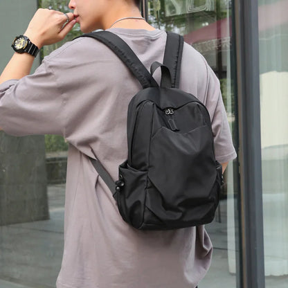 Mochila Mini Hombre: Elegante, Resistente al Agua y Espaciosa