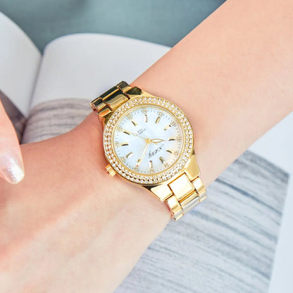 Reloj NARY: Elegancia Dorada con Diamantes.