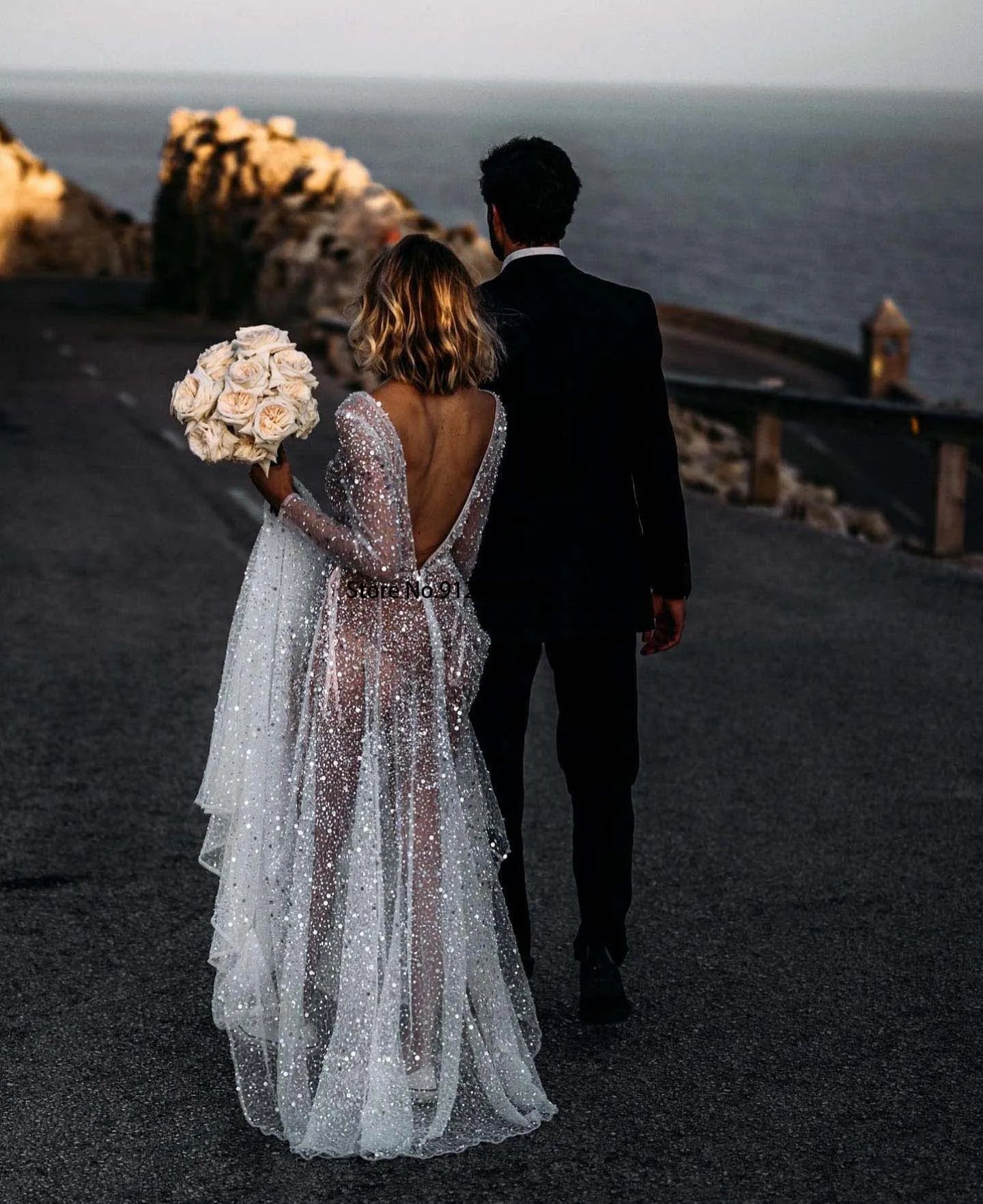 Vestido de Novia con Mangas Largas de Encaje y Escote en V de Rode De Morrie