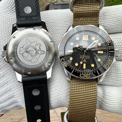 Reloj de Buceo Retro STEELDIVE SD1957: Resistente al Agua 300M, Movimiento Suizo NH35, Bisel de Cerámica - ¡Inmersión de Lujo!