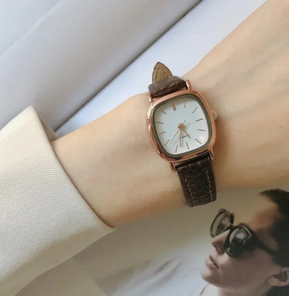 Reloj de Pulsera de Cuero Vintage para Mujer - Estilo Atemporal por MOONBIFFY