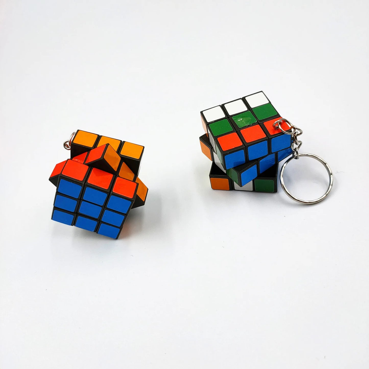 Llavero Mini Cubo Mágico 3x3cm - ¡Diversión y Estilo en tus Manos!