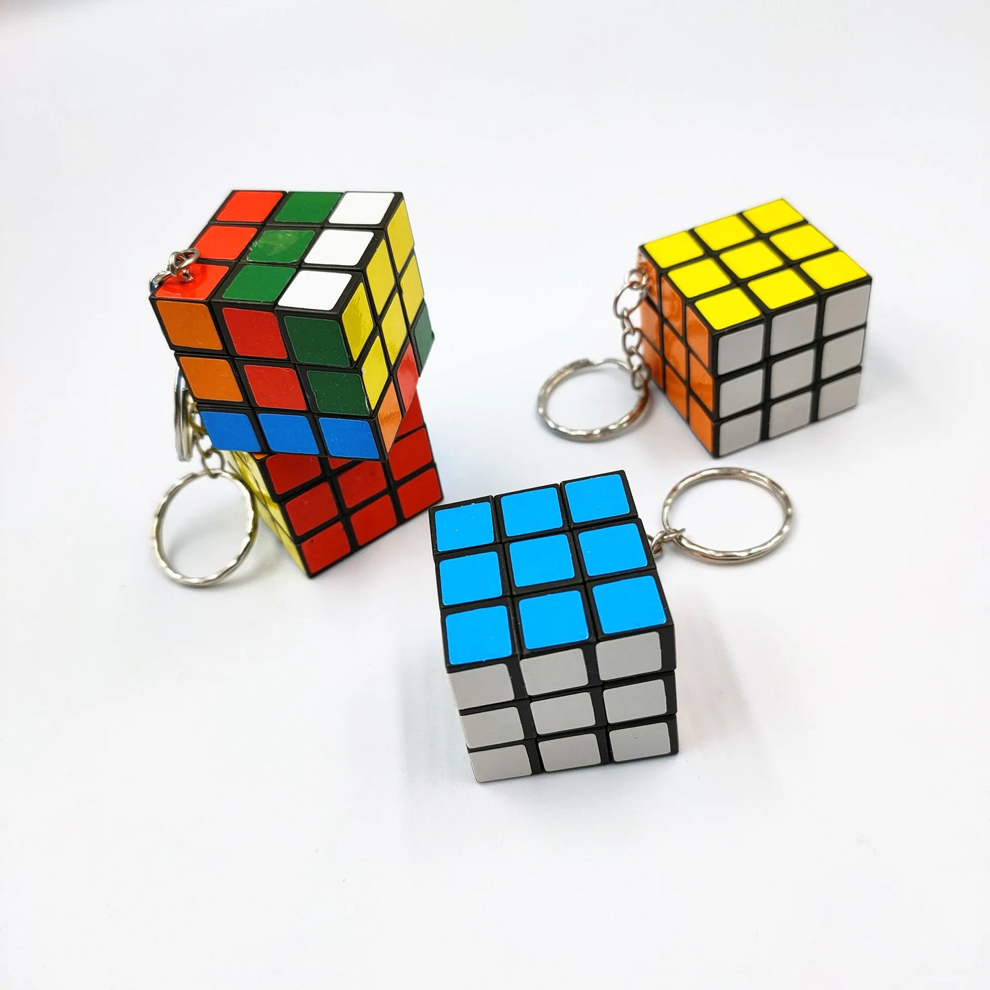 Llavero Mini Cubo Mágico 3x3cm - ¡Diversión y Estilo en tus Manos!