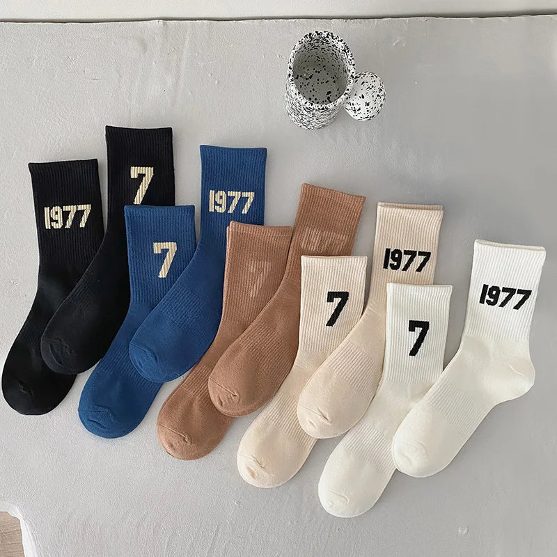 4PCS New 1977 Sock Sports Skateboard Leisure Sock European hip-hop Fashion Personality Male Alphabet Socks Couple socks