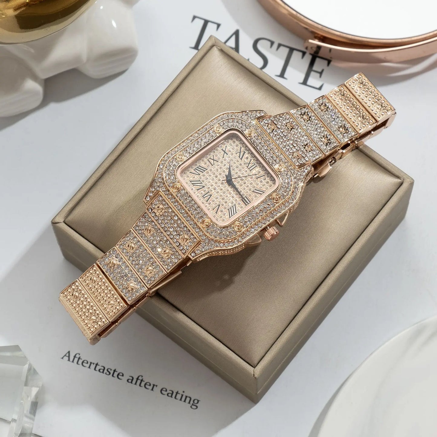 Reloj UTHAI L77: Lujo y Elegancia en Oro con Diamantes Brillantes