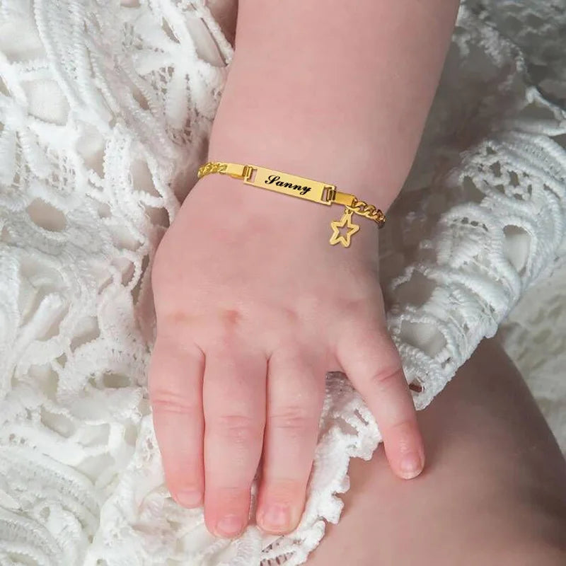 Pulsera Personalizada para Bebé: Vínculo Eterno y Elegancia Familiar.